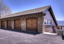 RedAwning Lakeshore Boulevard Apartment 1